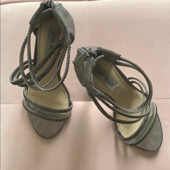 Heels - Picture 3 of 3